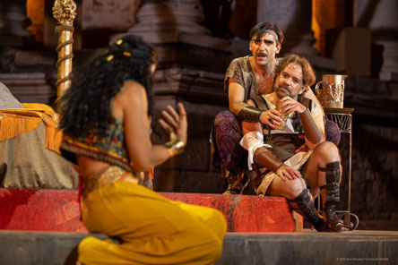 Análisis de Alejandro y el eunuco, obra de teatro de Miguel Murillo representada en el teatro romano de Mérida 2025