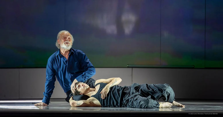 Análisis de la obra de teatro "Memorias de Adriano" representada en el Festival de Teatro de Mérida 2025. El monólogo y la puesta en escena.